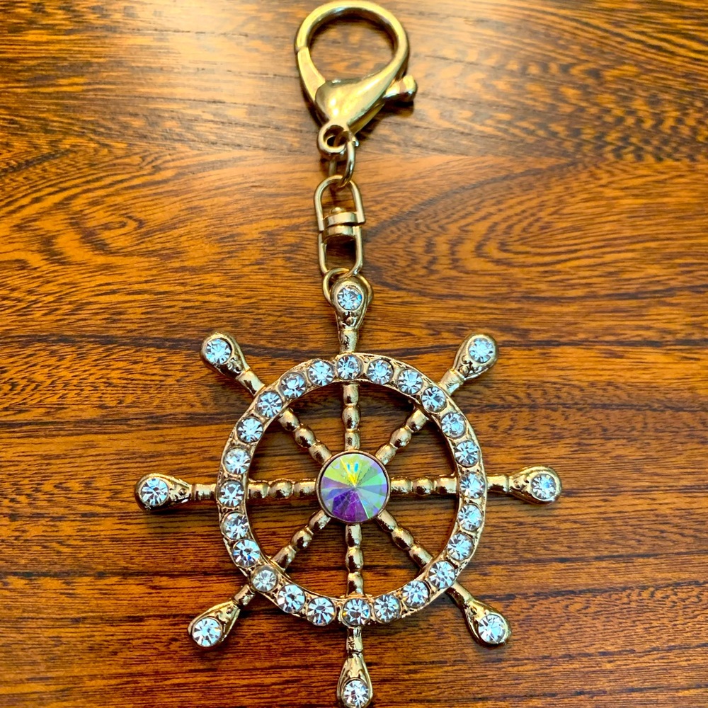 Bag charm. Key organizer. Steering wheel.
